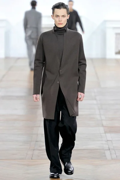 Look 12